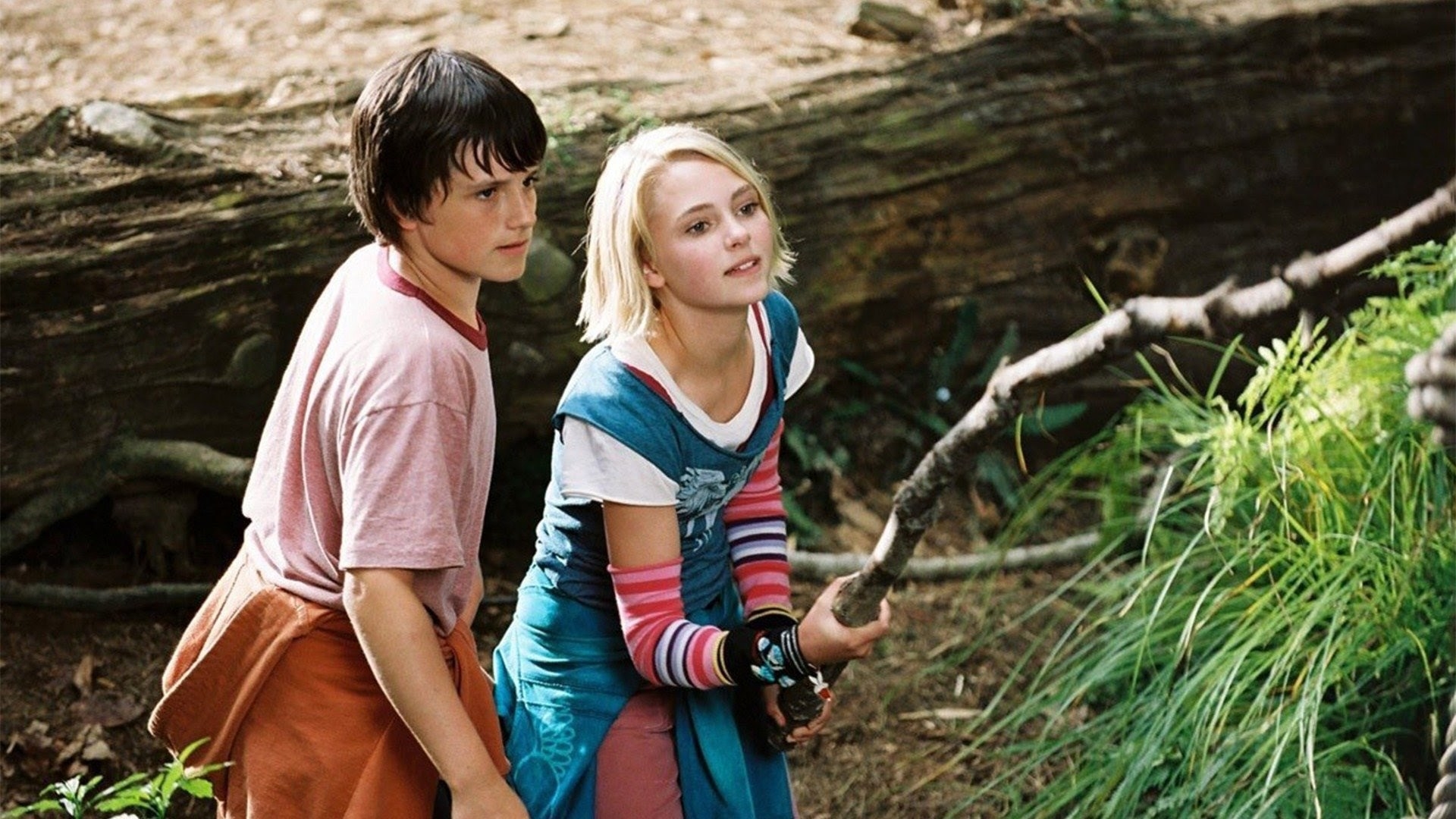 Escena de la película Un puente hacia Terabithia adaptación del libro de Katherine Paterson.