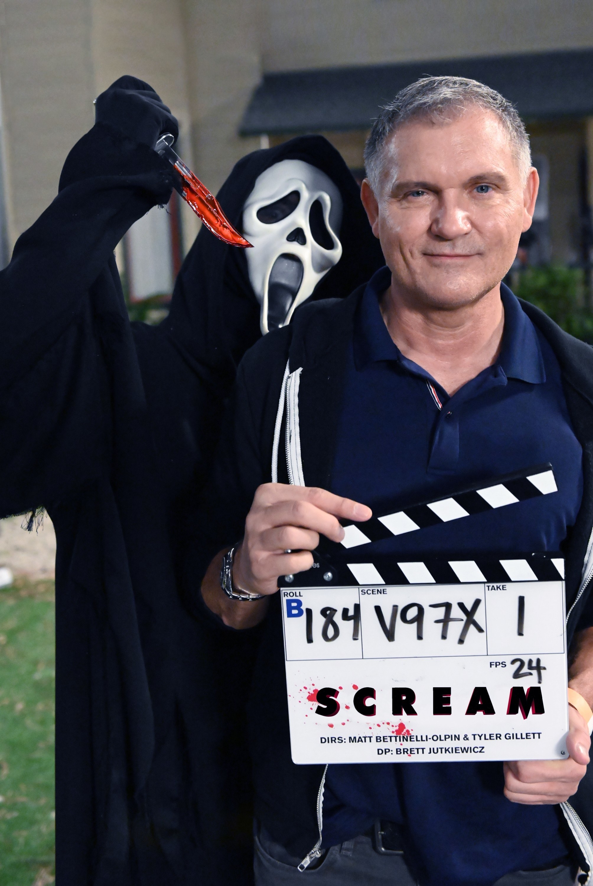 Ghostface, and producer Kevin Williamson, on set