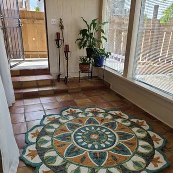 reviewer's medallion rug on tile floor in mud room
