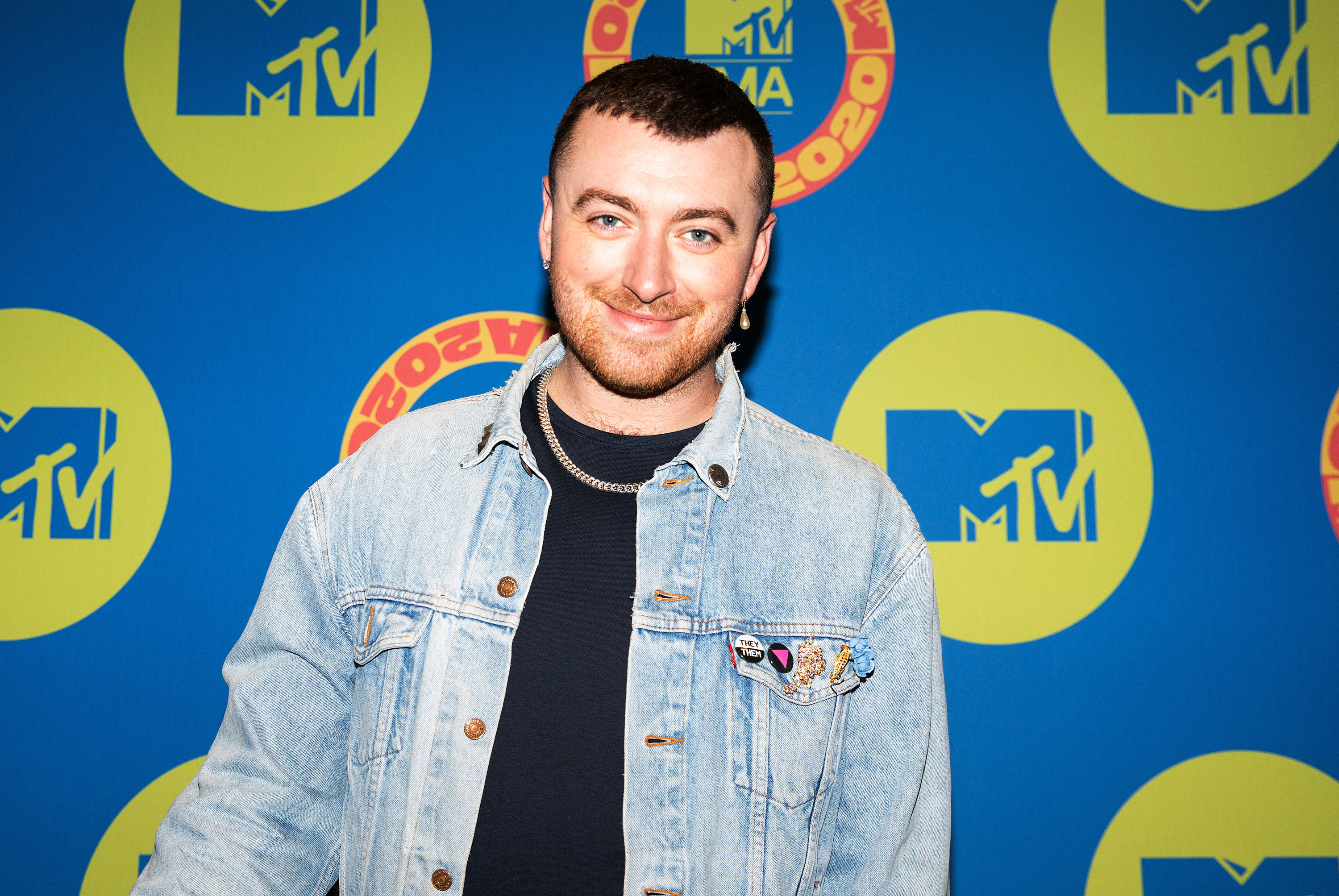 Ed Sheeran Gifted Sam Smith A Giant Penis Statue - 19