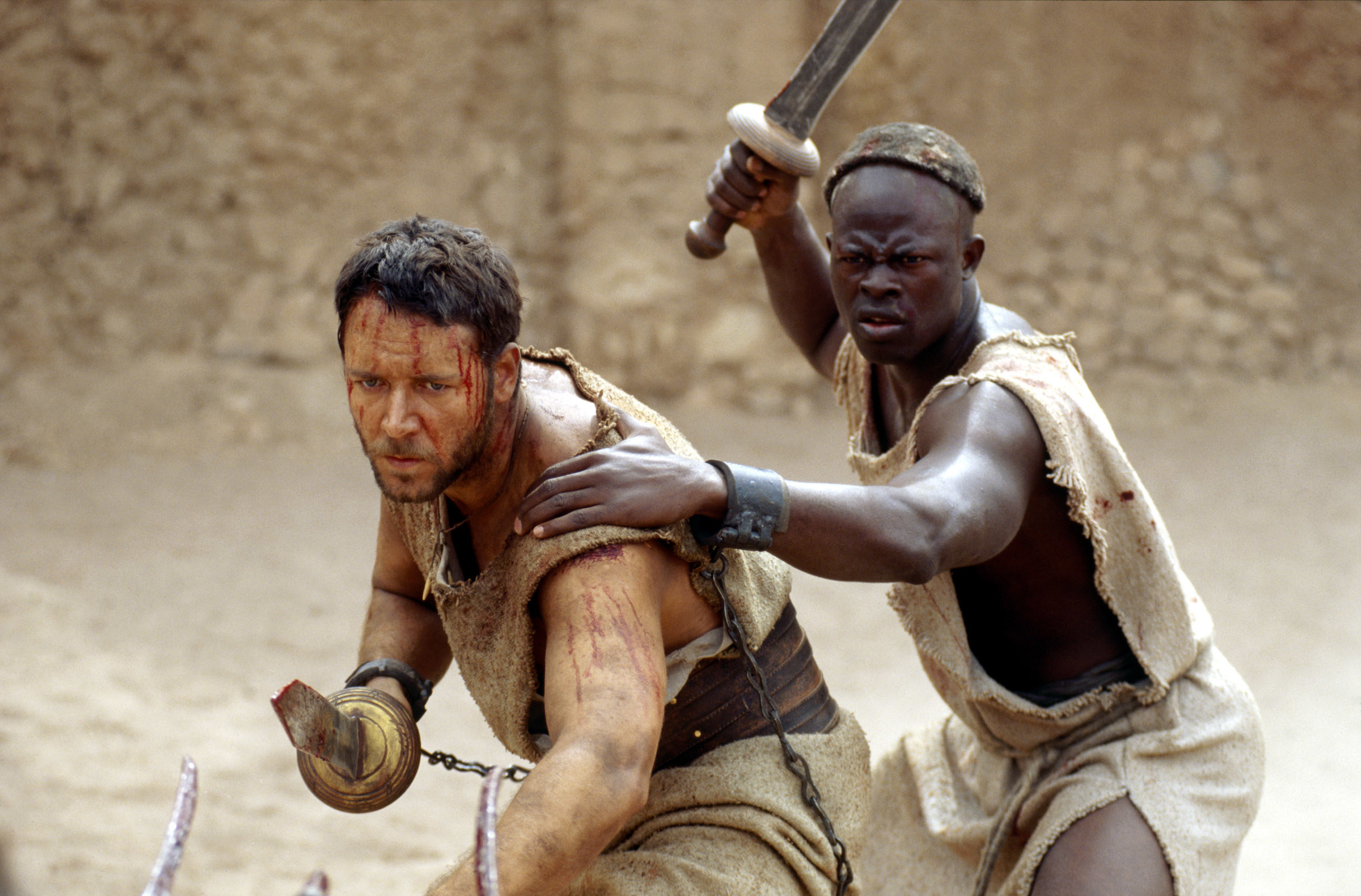 Russell Crowe and Djimon Hounsou fight in a pit together