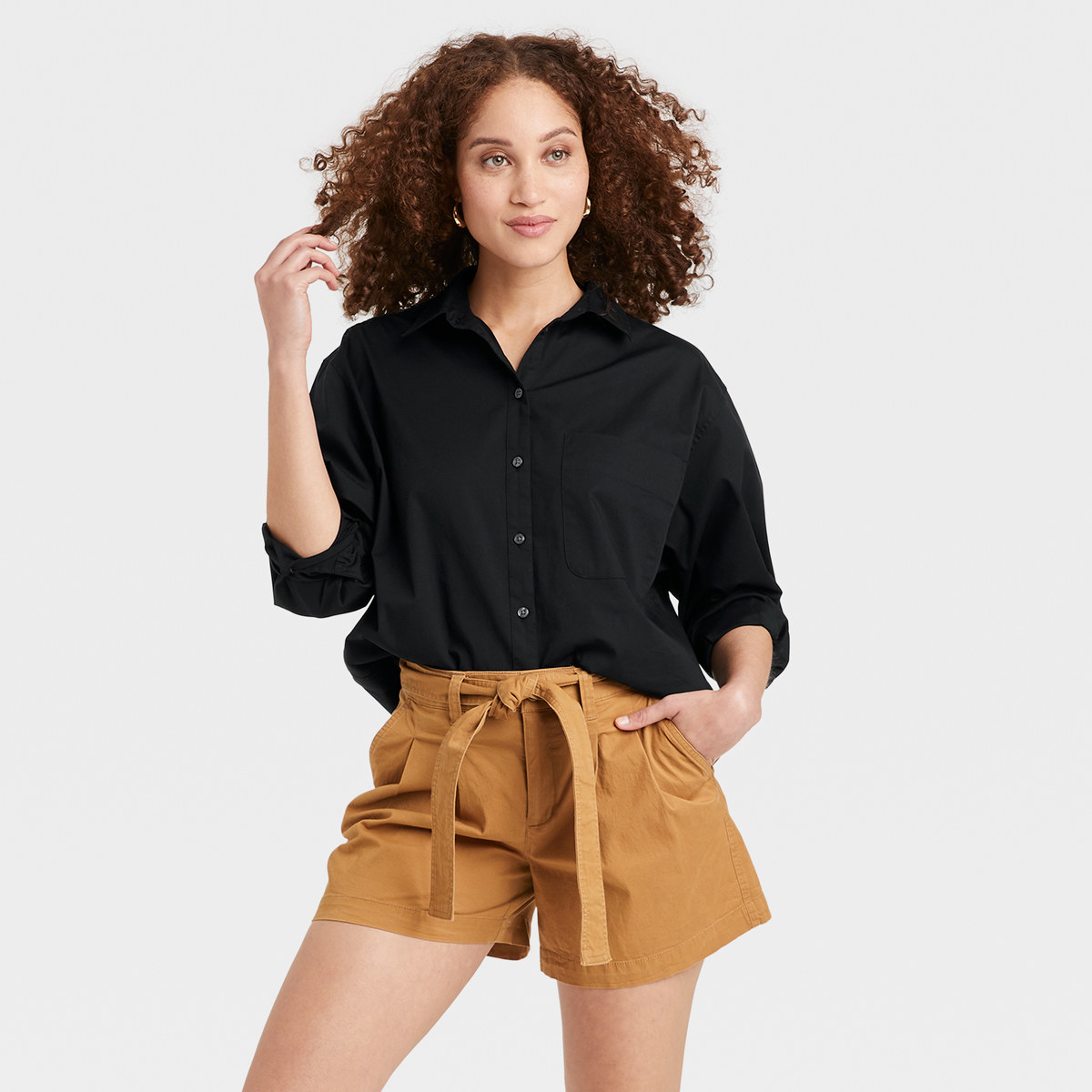 Woman wears knotted shorts and comfortable black shirt