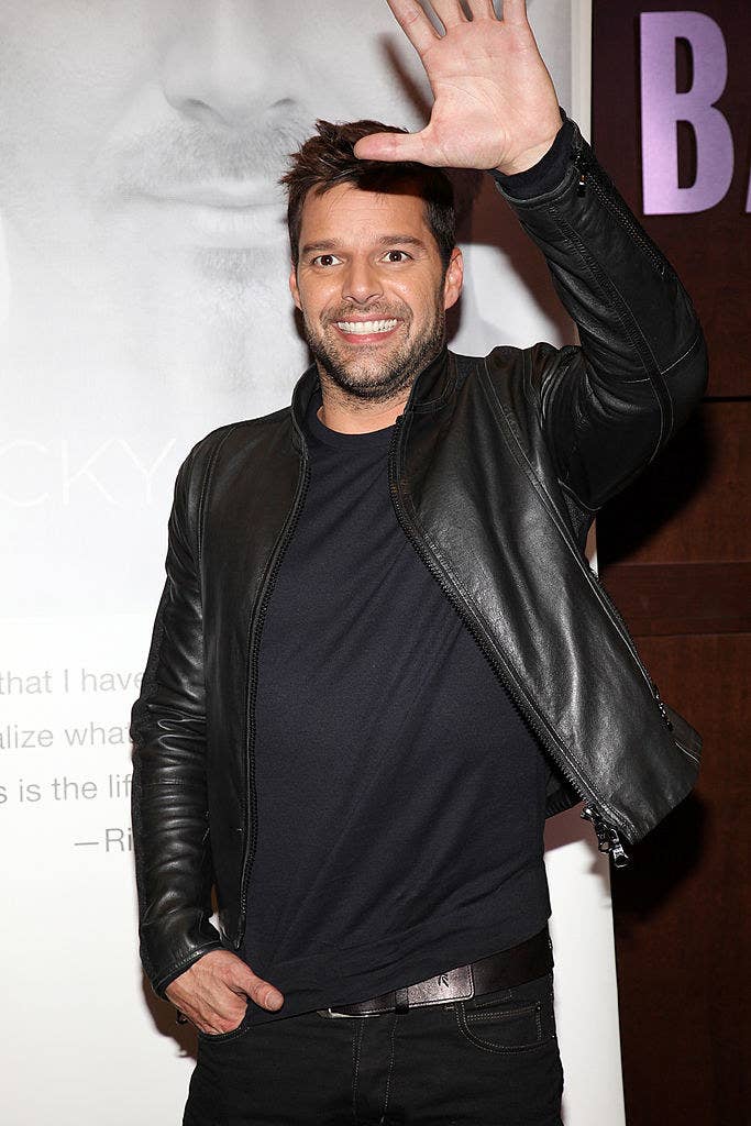 Ricky Martin waving