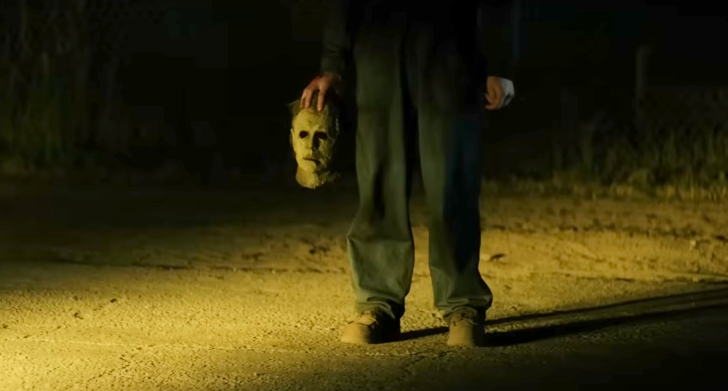Someone holding Michael Myers&#x27; mask