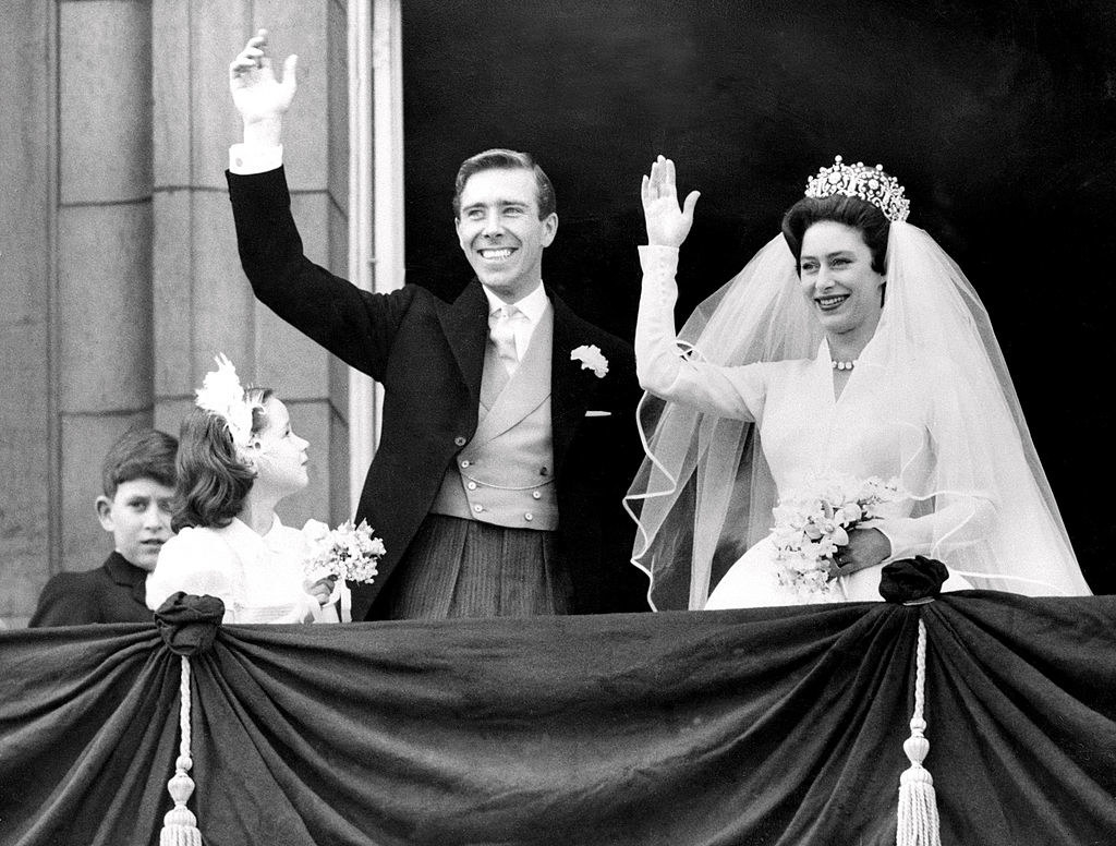 margaret and anthony waving to the people on their wedding day