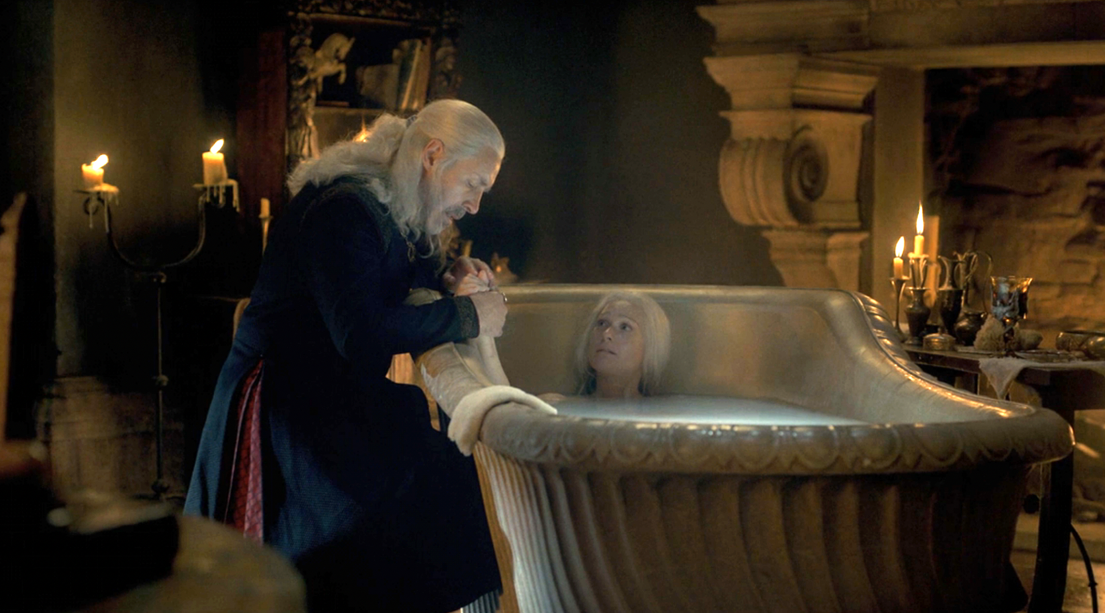 Viserys holding Aemma&#x27;s hand while she&#x27;s in the bath in the first episode of the series