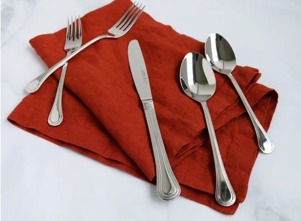 the 65 piece stainless steel flatware set