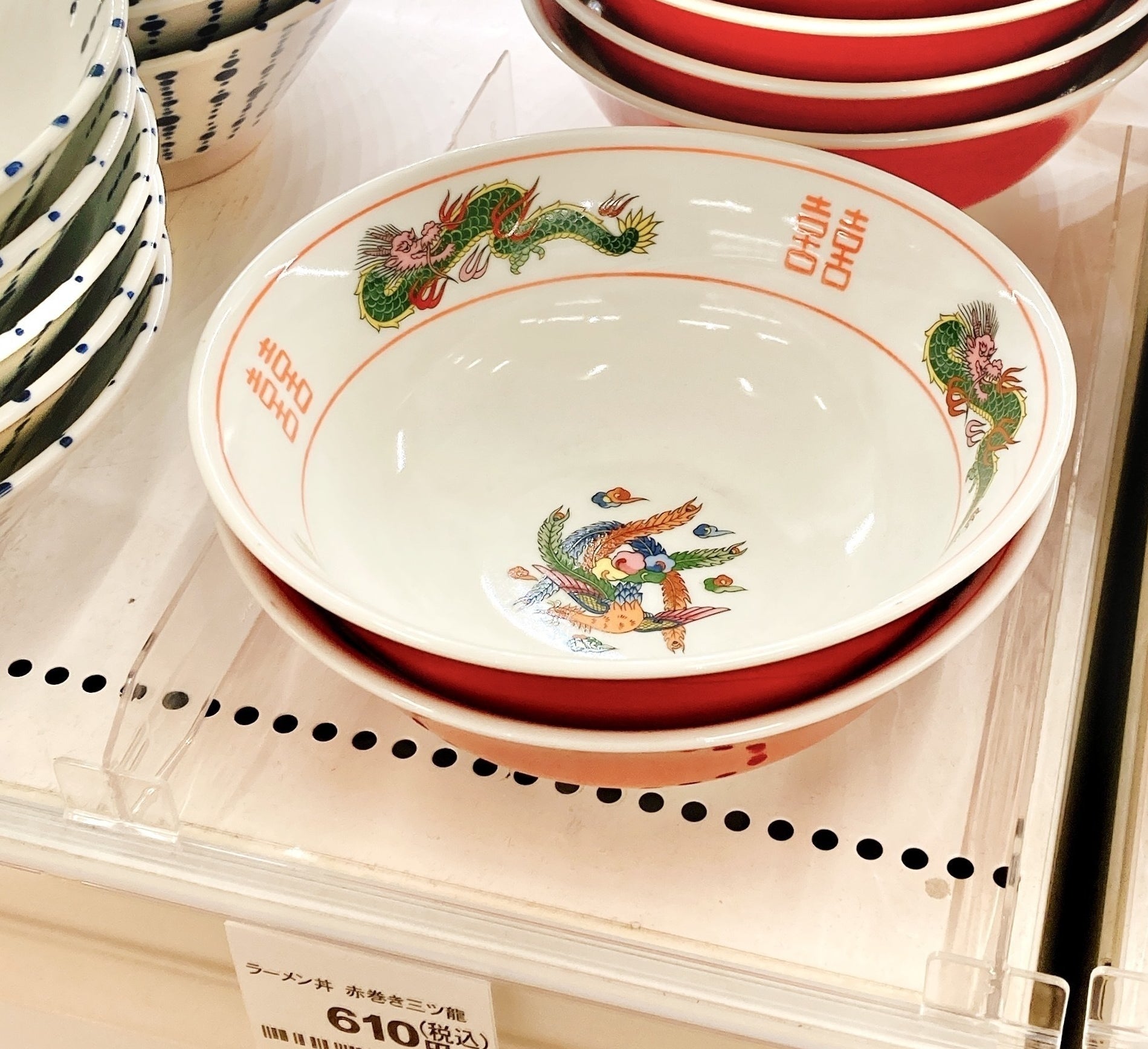 ニトリのおすすめ食器「ラーメン丼（赤巻き三ツ龍）」