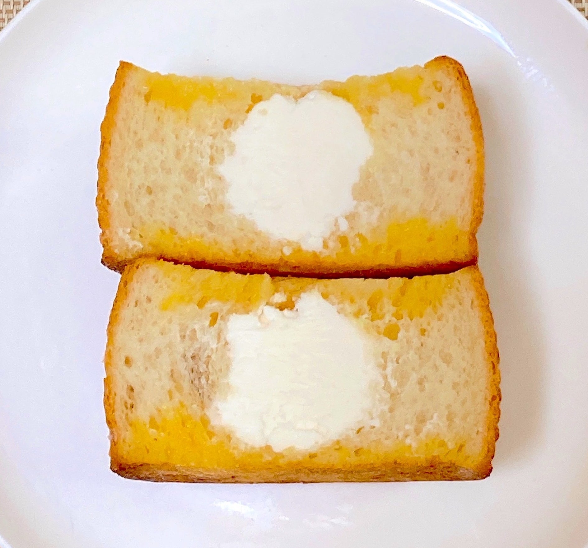 FamilyMart（ファミリーマート）のおすすめパン「ホイップフレンチトースト（発酵バター入りホイップ）」