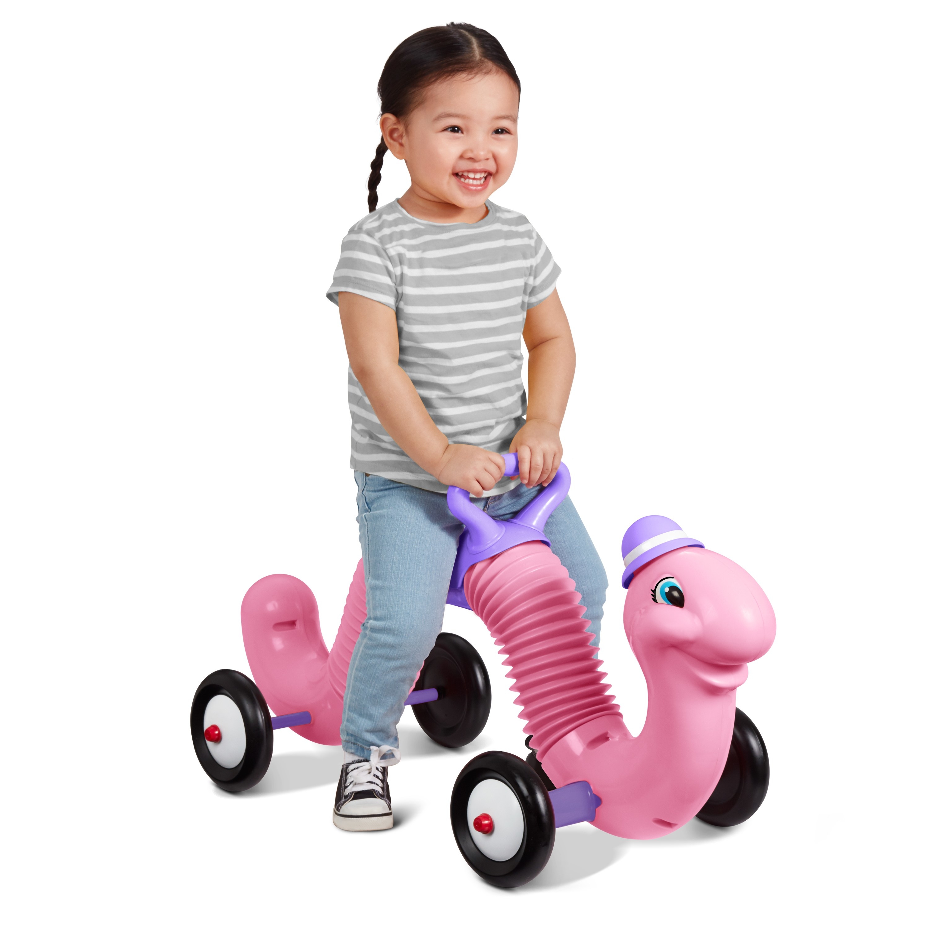 女孩骑着粉红色和紫色的尺蠖
