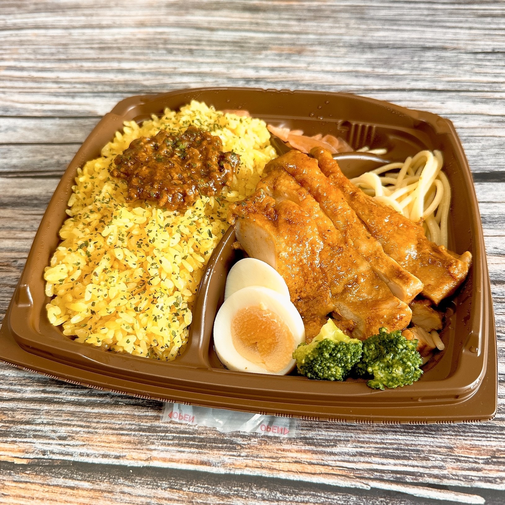 セブン-イレブンのおすすめ弁当「キーマカレー＆タンドリー風チキン」