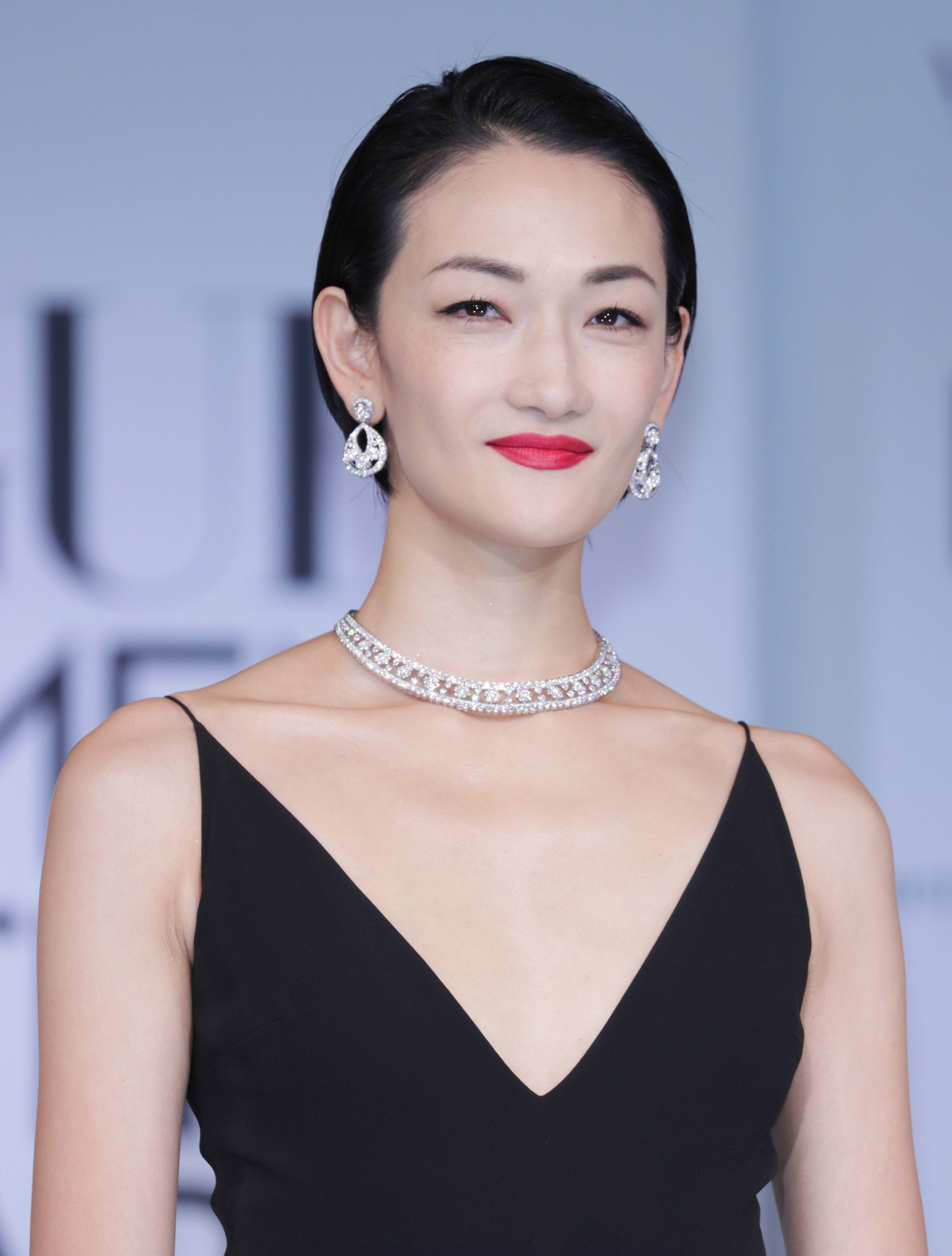 冨永愛が全身ピンクのドレスで圧倒的なインパクトを残す！→「国籍を超えた美しさ」「世界に負けてない」