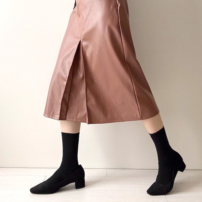 GUのおすすめスカート「フェイクレザーAラインミディスカートZ+E」