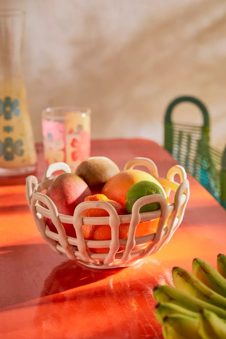 The fruit bowl in the color Cream
