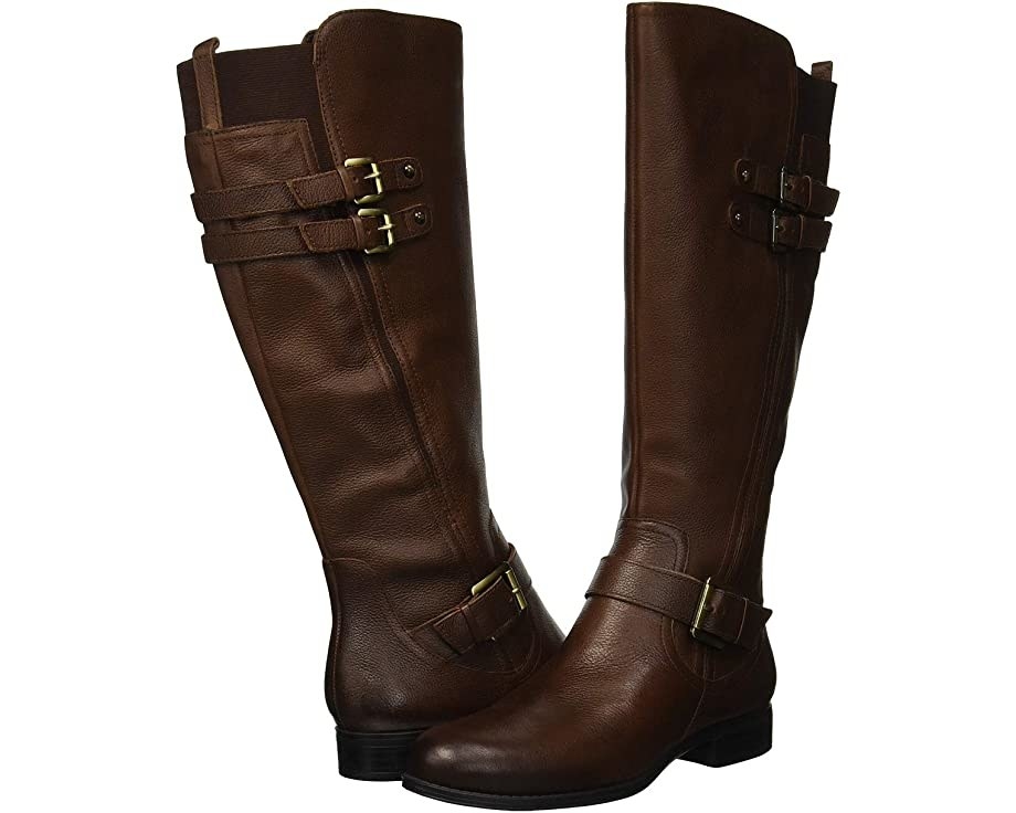 The knee-high riding boots in chocolate leather