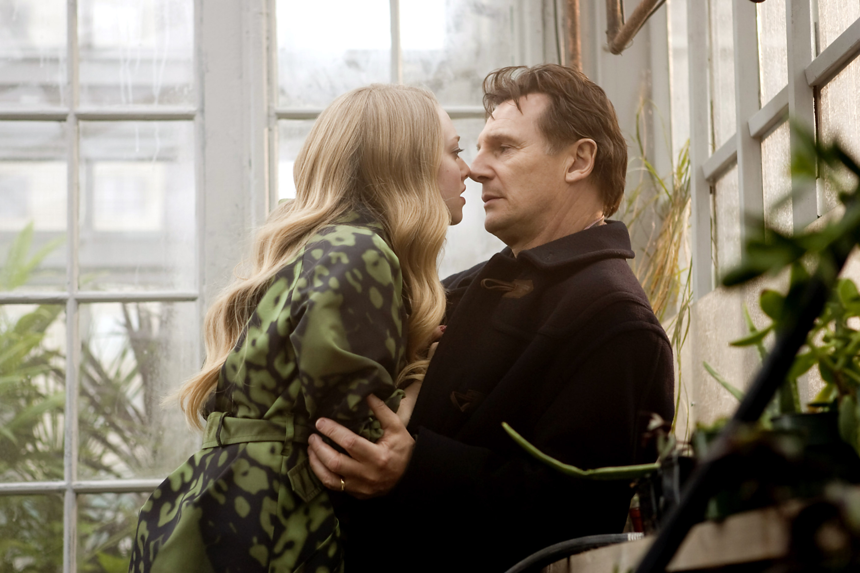 Amanda Seyfried and Liam Neeson in Chloe