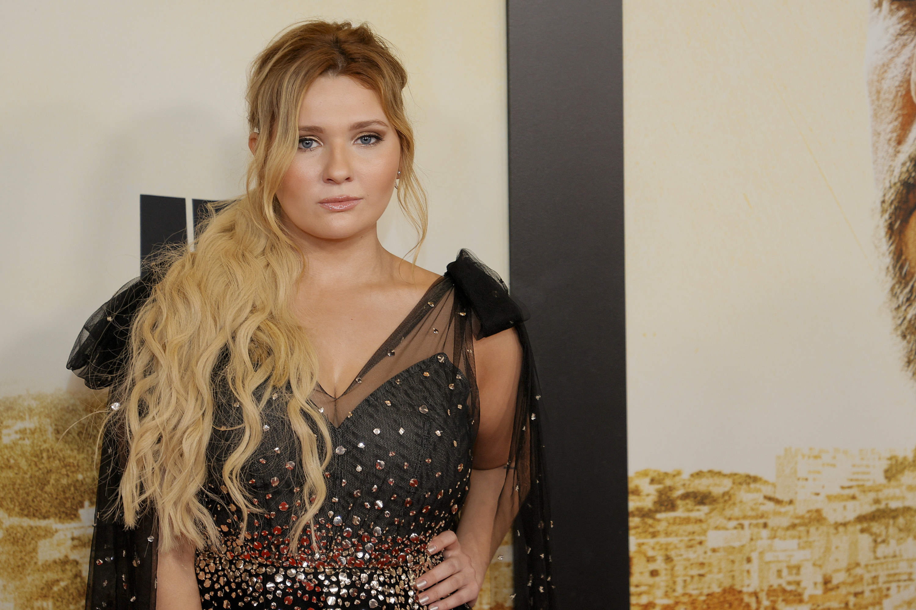 Abigail Breslin Was In An Abusive Relationship - 26