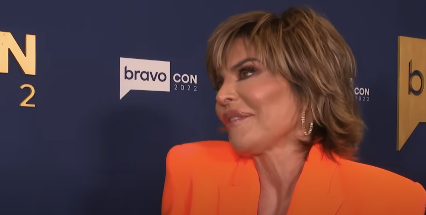 Lisa Rinna Interviewed By Reporter She Blocked - 56