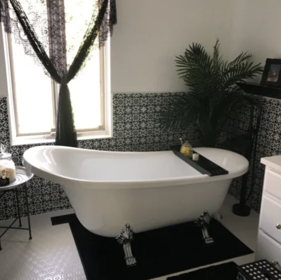 the tub in a reviewer&#x27;s bathroom