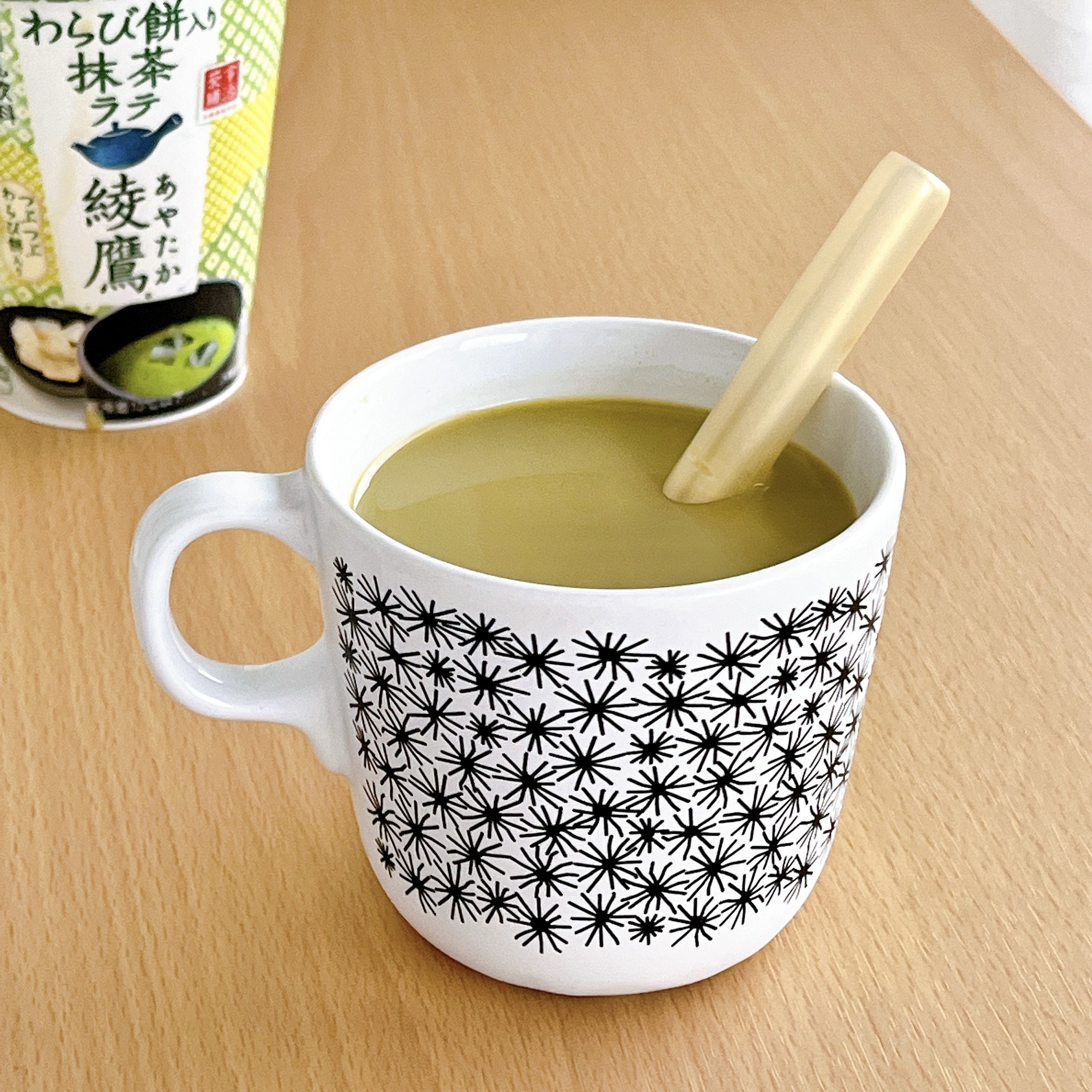 FamilyMart（ファミリーマート）のおすすめのデザート飲料「綾鷹わらび餅入り抹茶ラテ」