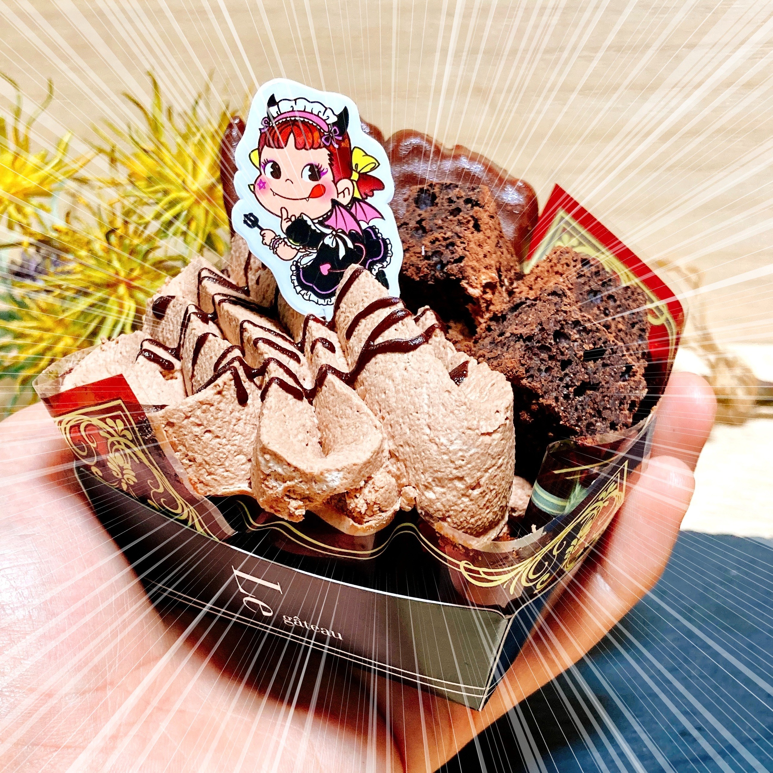 いくらなんでも盛りすぎでしょ！不二家の「やけくそケーキ」クリームの