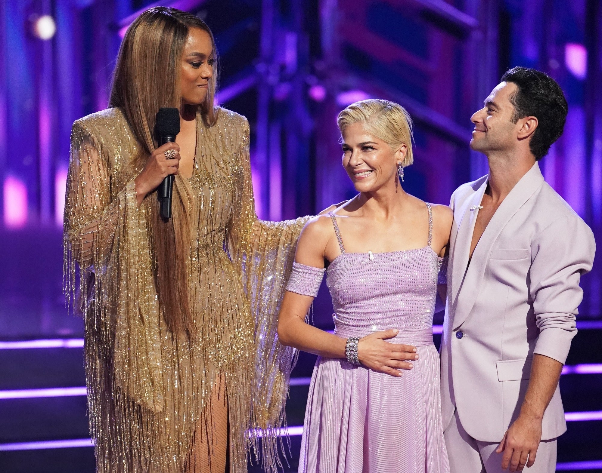 Selma and Sasha stand next to host Tyra Banks