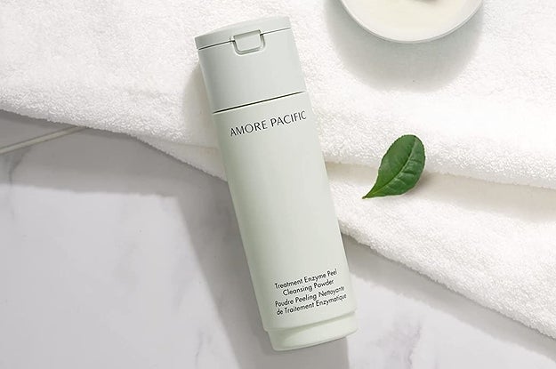 This Gentle Exfoliating Cleanser Is The Best For Removing Dead Skin