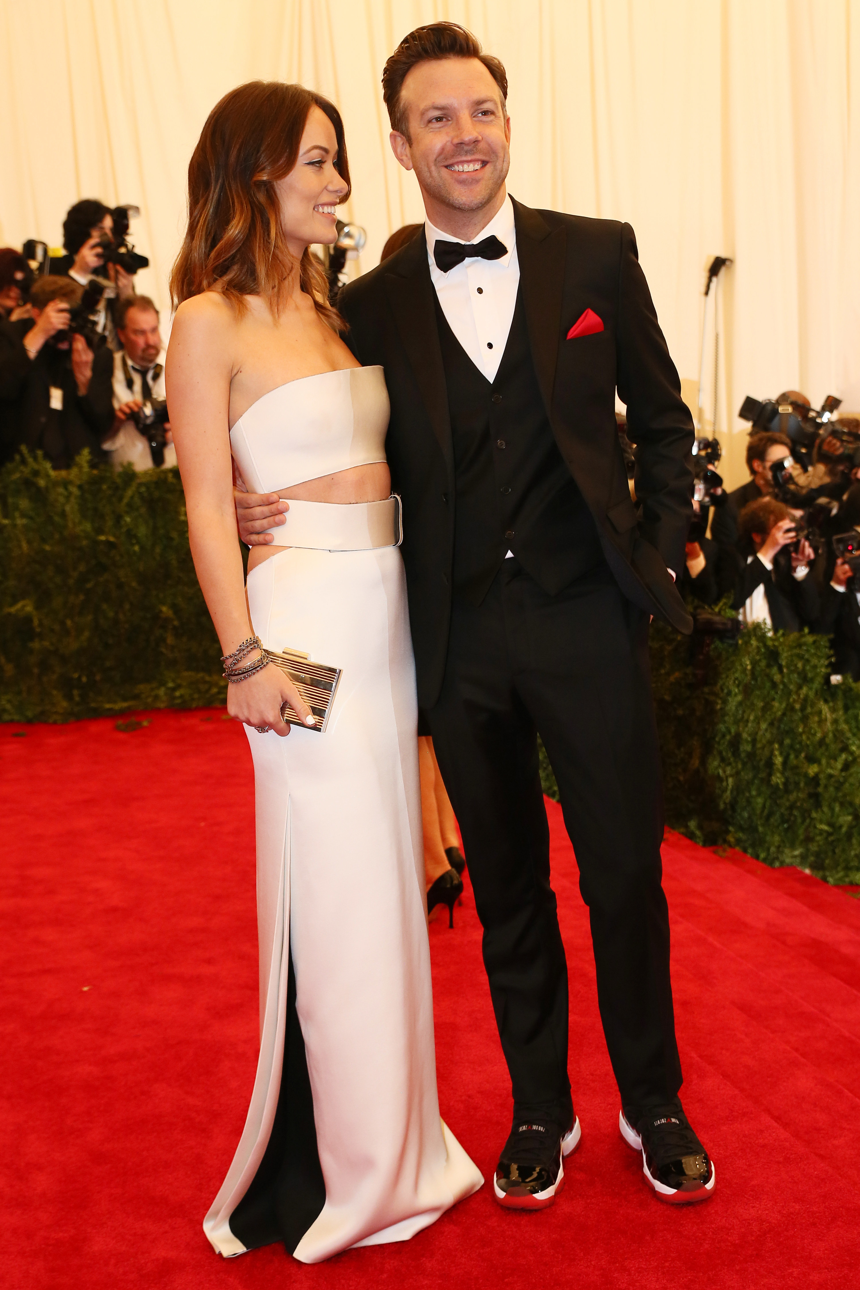 olivia wilde and jason sudeikis on a red carpet