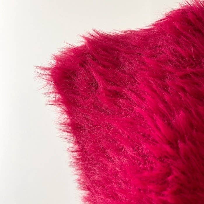 GU(ジーユー)のふわふわカーディガン「フェザーヤーンクロップドカーディガン(長袖)」