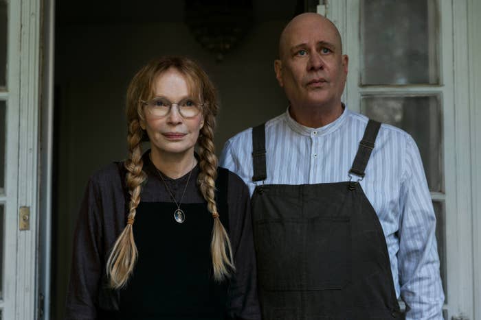 Mia Farrow and Terry Kinney in The Watcher