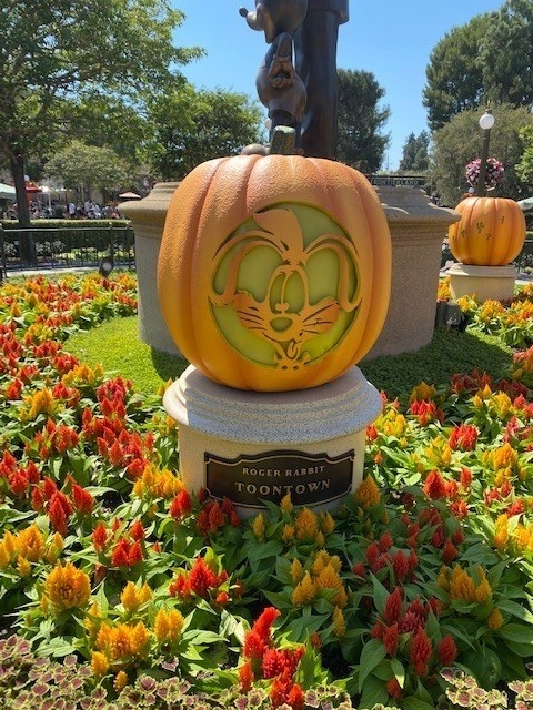 bugs bunny carved in the pumpkin