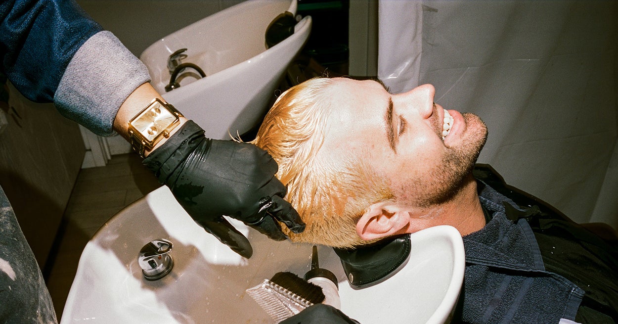 Pourquoi les gays en crise blanchissent-ils leurs cheveux en blond ?