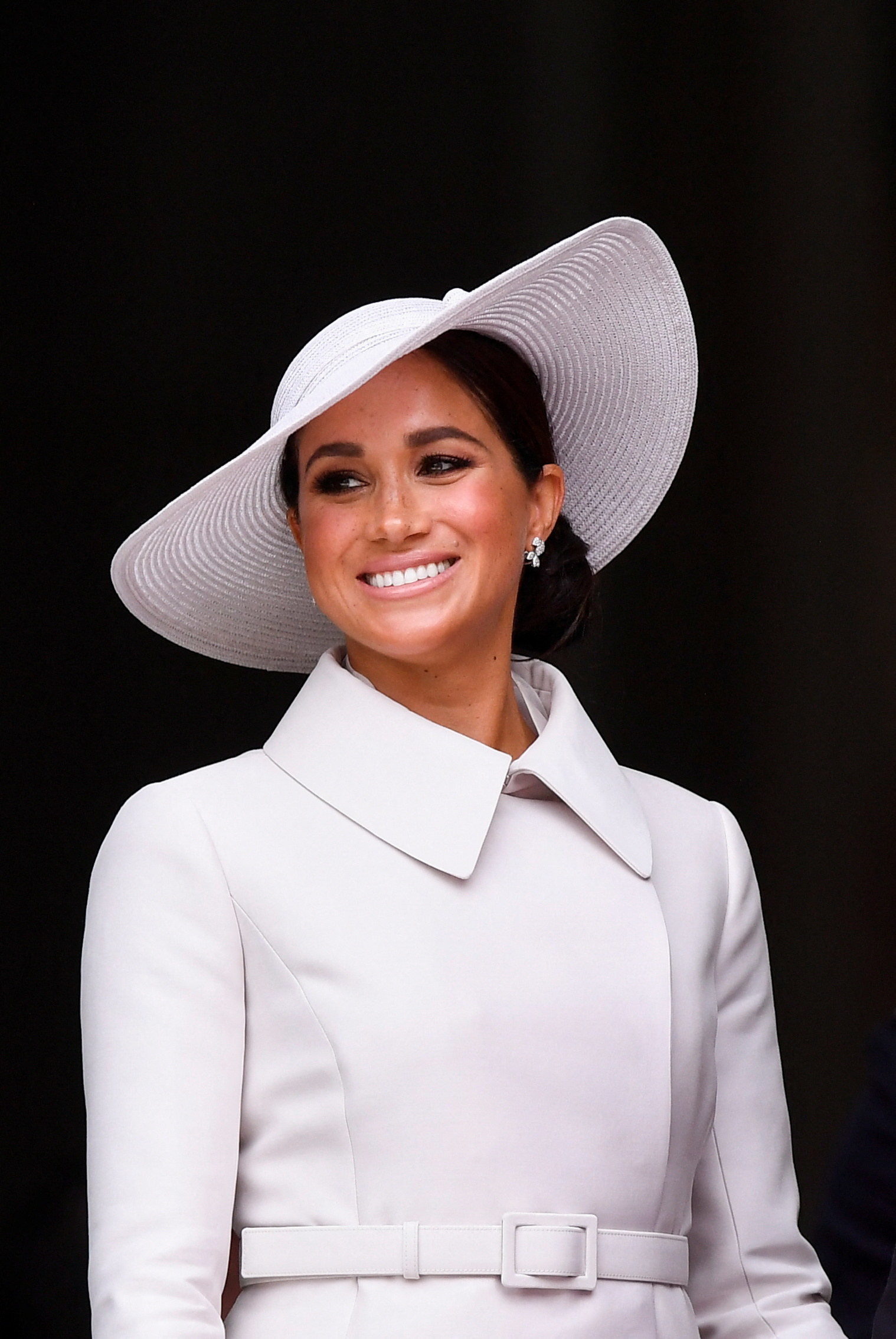 Smiling Meghan in another wide-brimmed sun hat