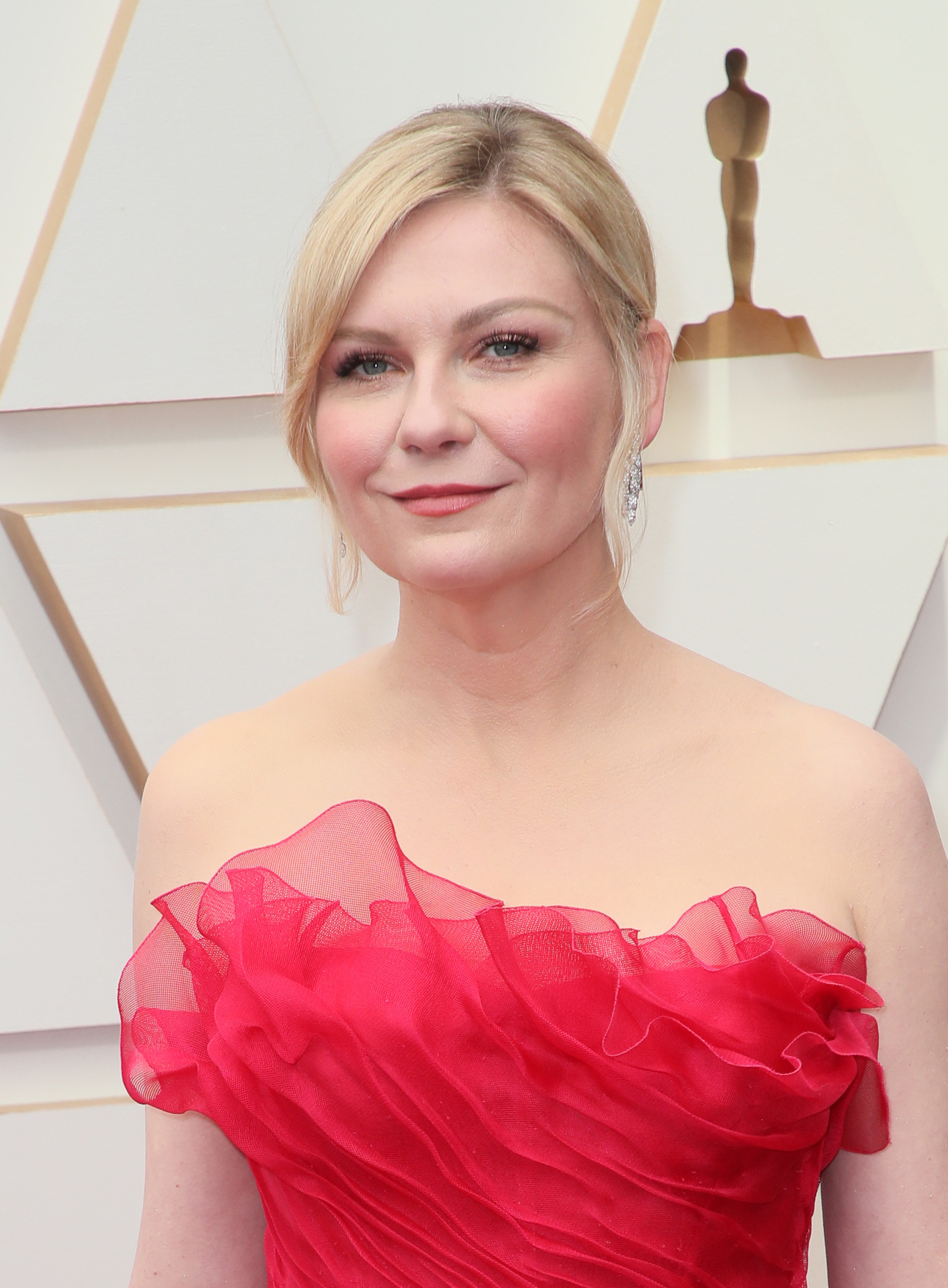 Kirsten Dunst at the 2022 Academy Awards