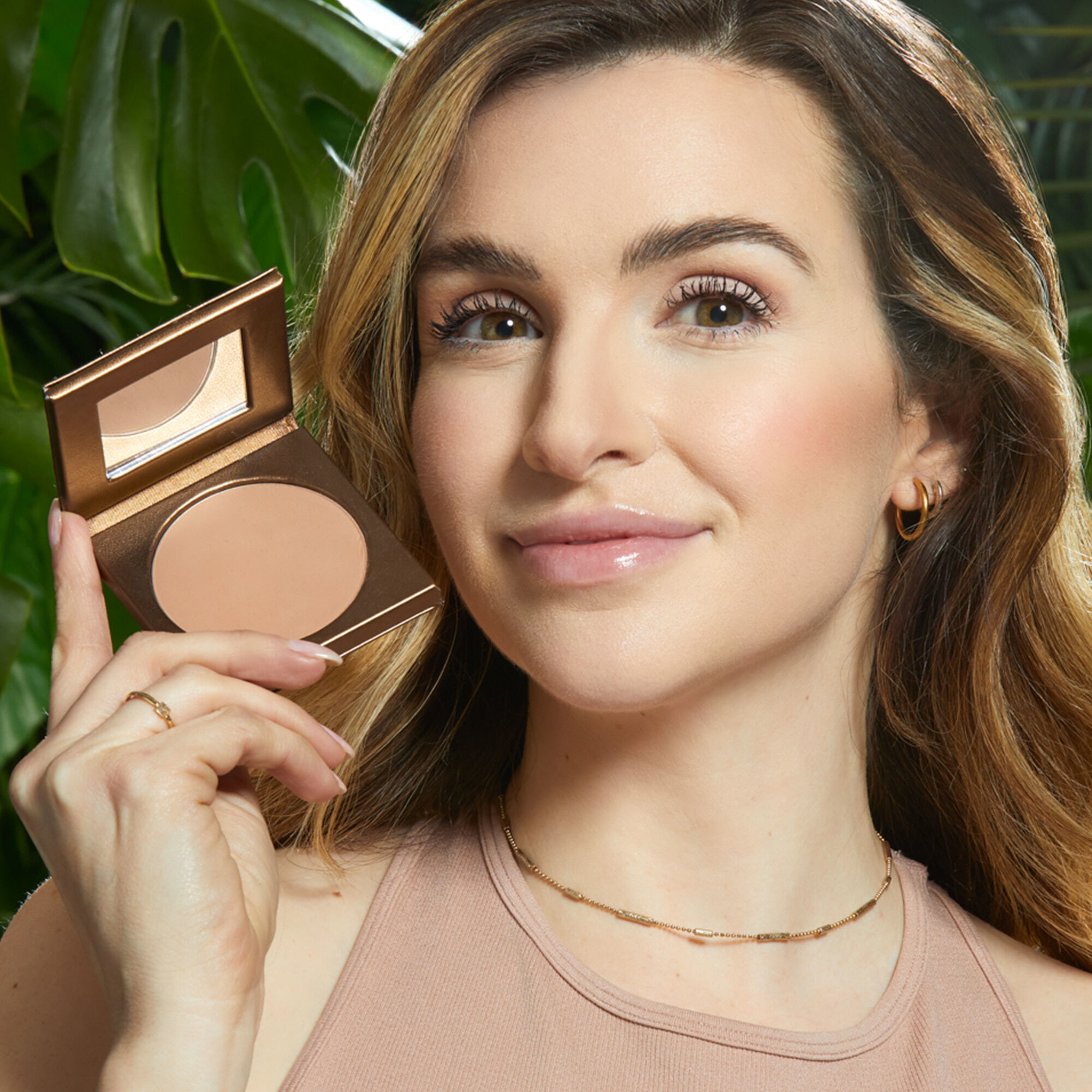 Model using the Tarte bronzer