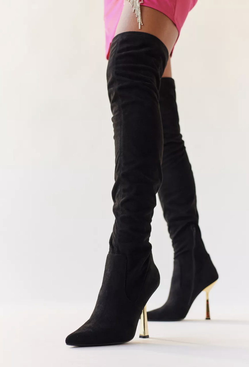 model&#x27;s legs with the boots on