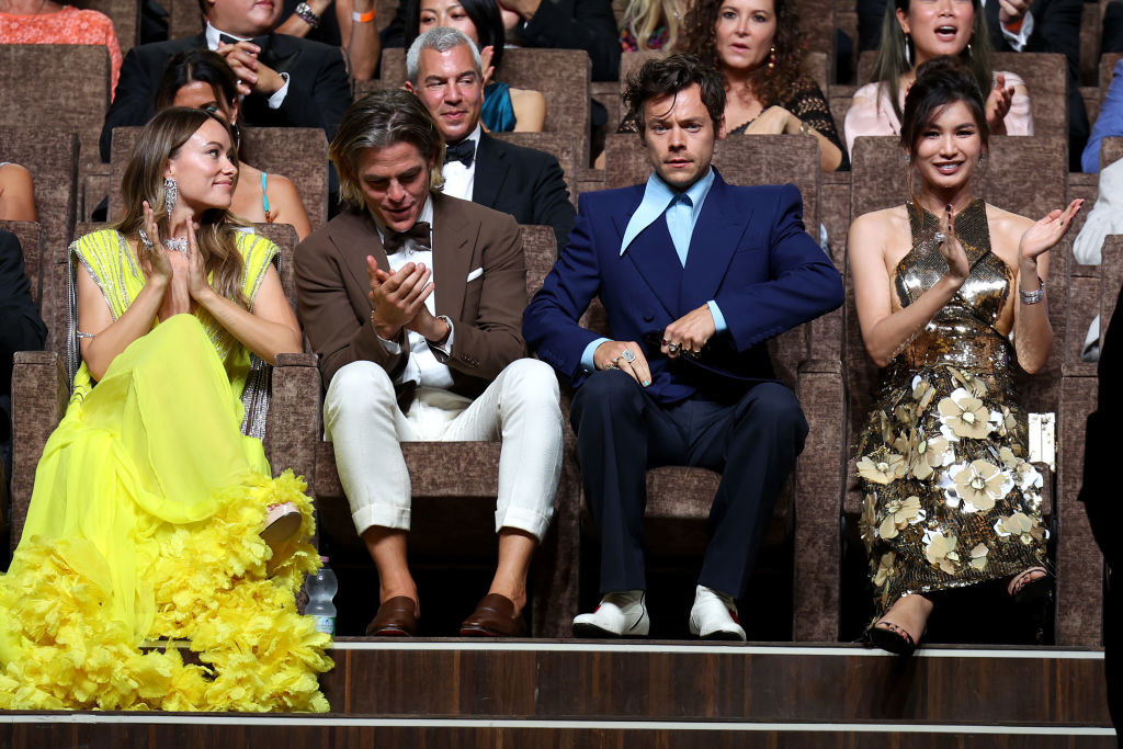 Chris sitting in between Harry and Olivia