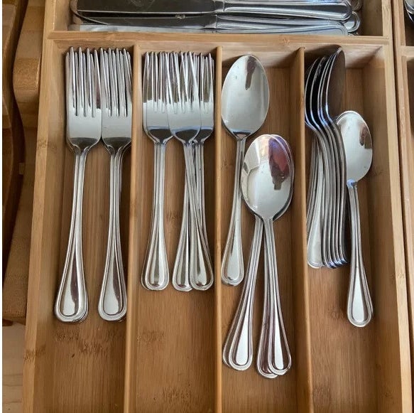 Review photo of the flatware set