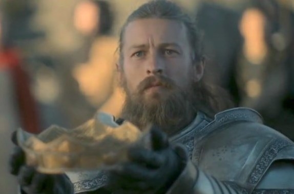 Ser Erryk holds Viserys&#x27; crown up to Rhaenyra