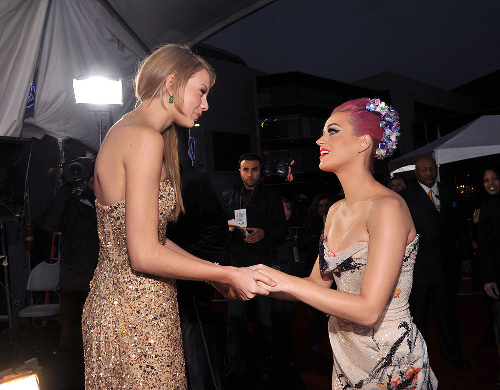 Taylor Swift and Katy Perry holding hands and talking