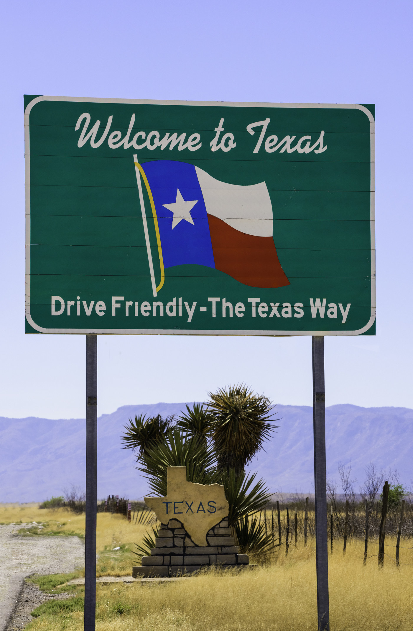 A welcome to Texas sign