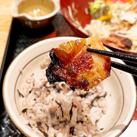 大戸屋おすすめの定食「もろみチキンの彩りサラダボウル定食としそひじきご飯」