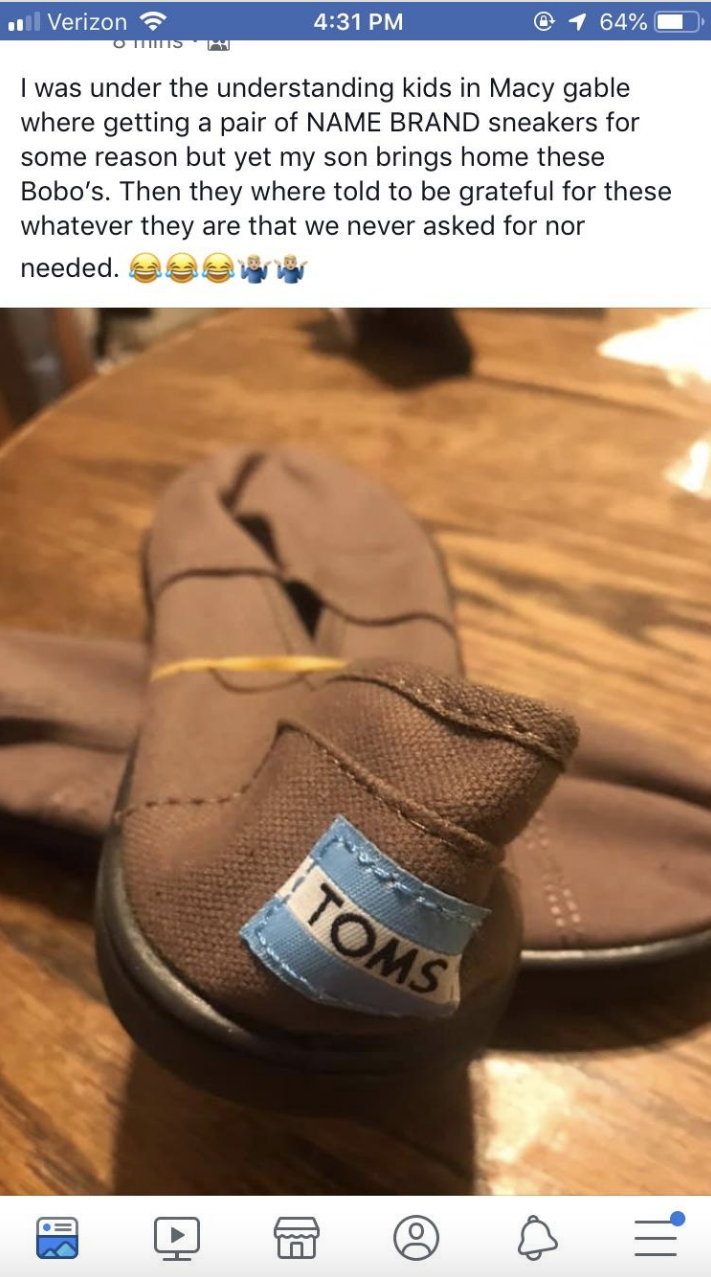 seseorang mendapatkan sepatu gratis untuk anaknya, padahal sebenarnya dia tidak marah 