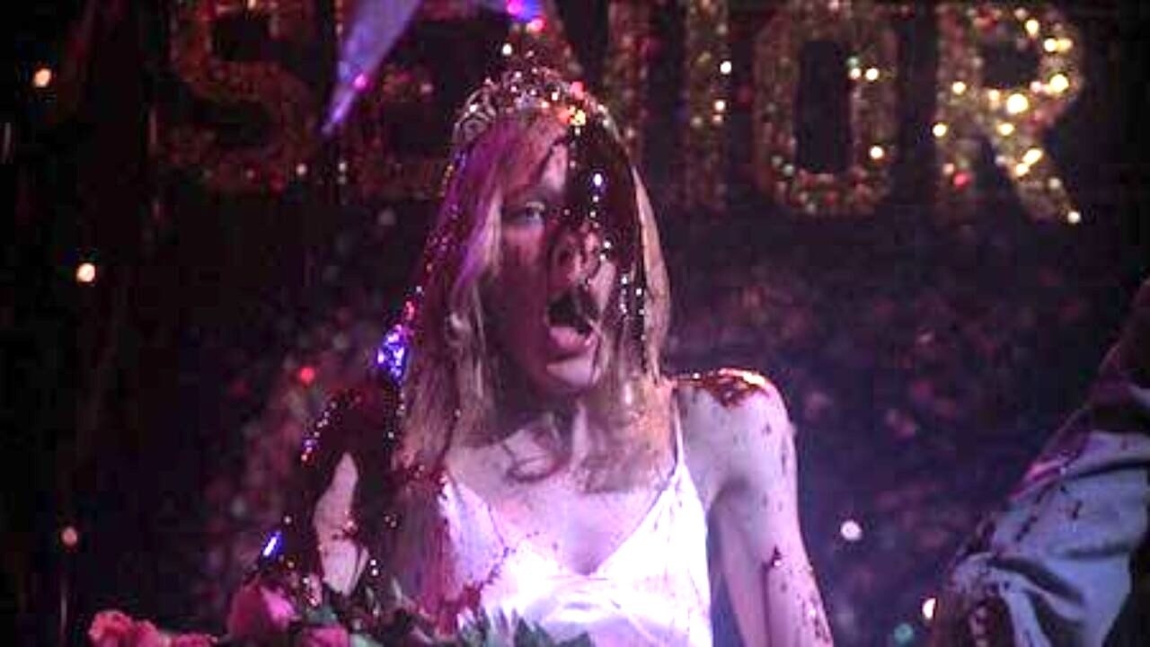 Carrie covered in pig&#x27;s blood