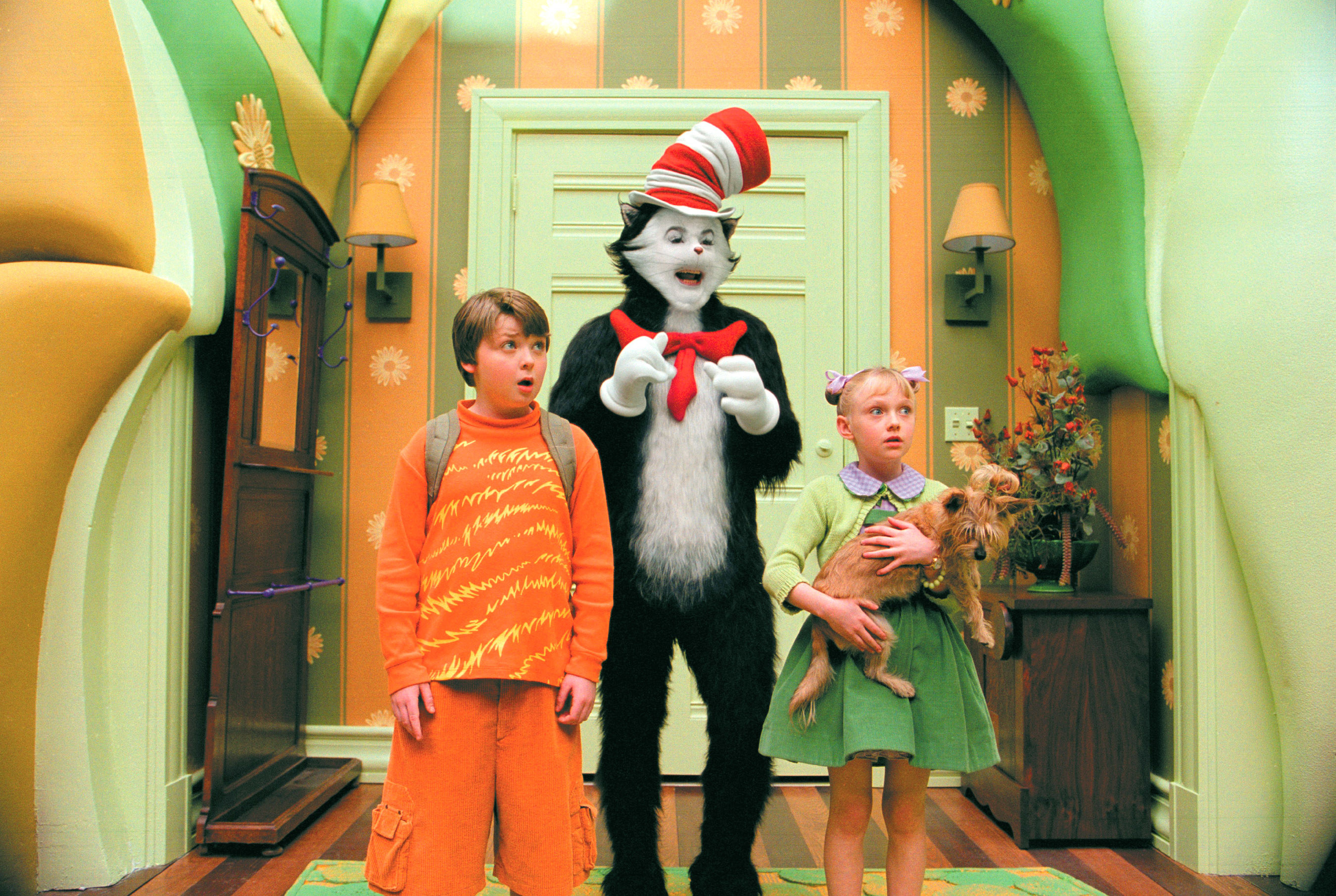 Mike Myers, Dakota Fanning, and Spencer Breslin in the Cat in the Hat