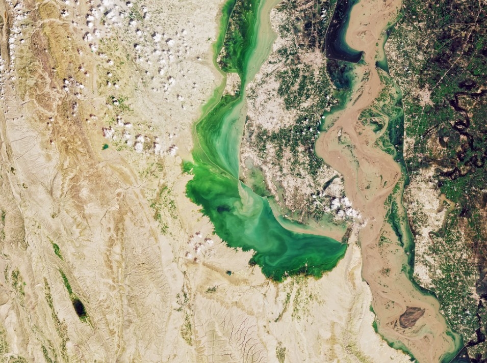 Overflowing of Lake Manchar, Pakistan