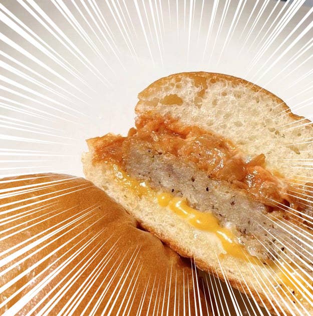 LAWSON(ローソン)のオススメのフード「こだわりビーフの肉×プルドポークチーズバーガー」