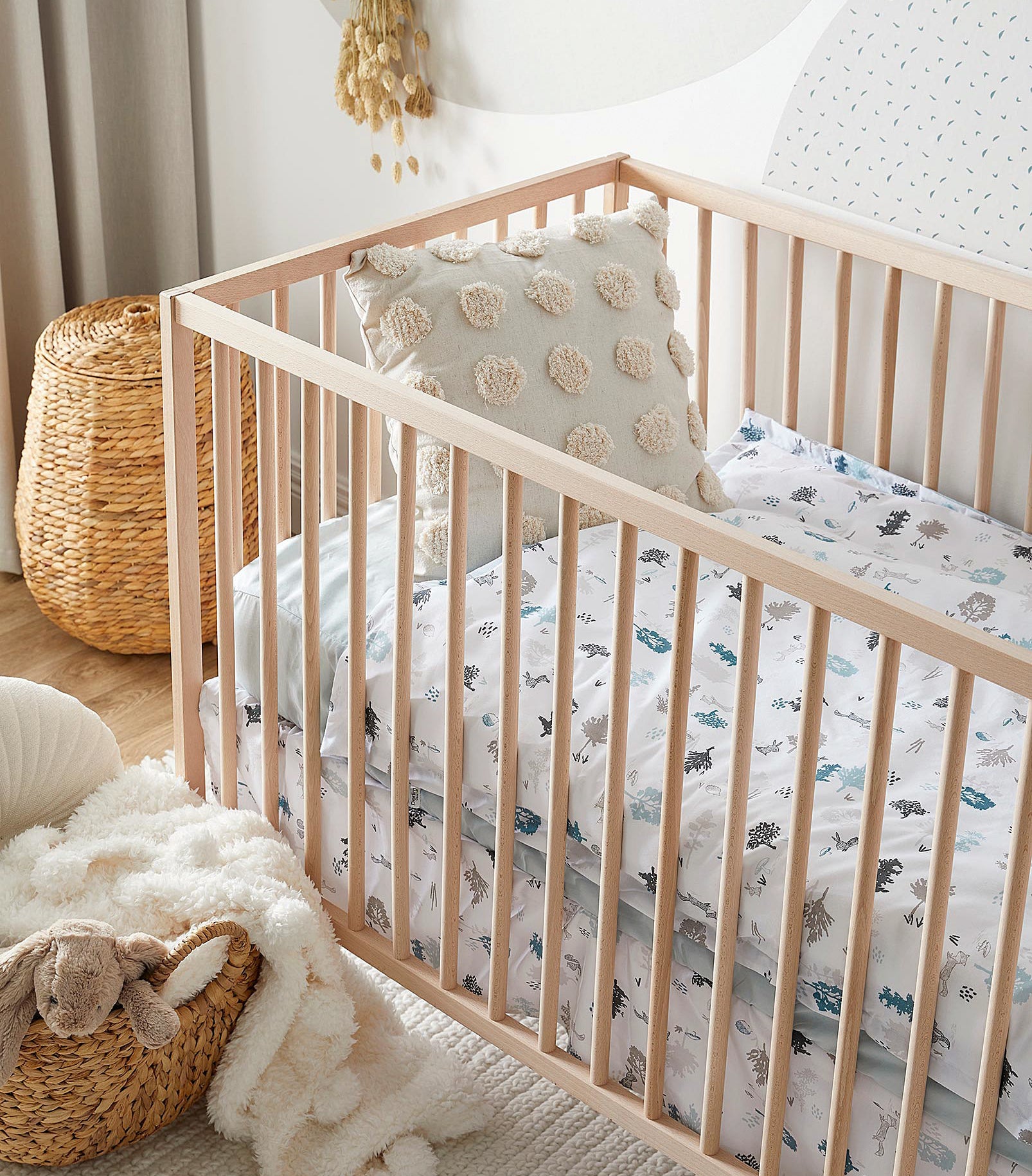 a crib with cozy sheets