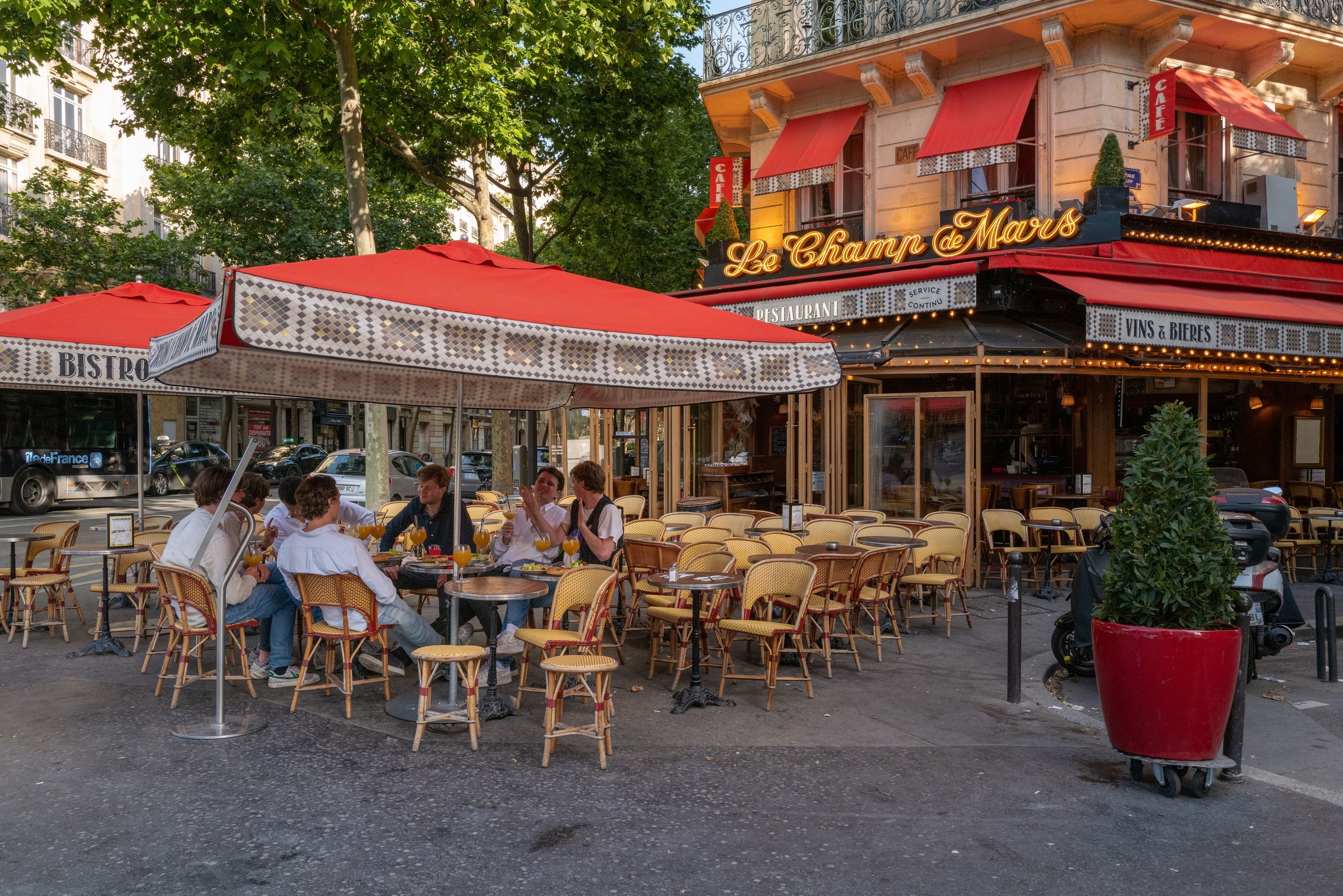 restaurant in Paris