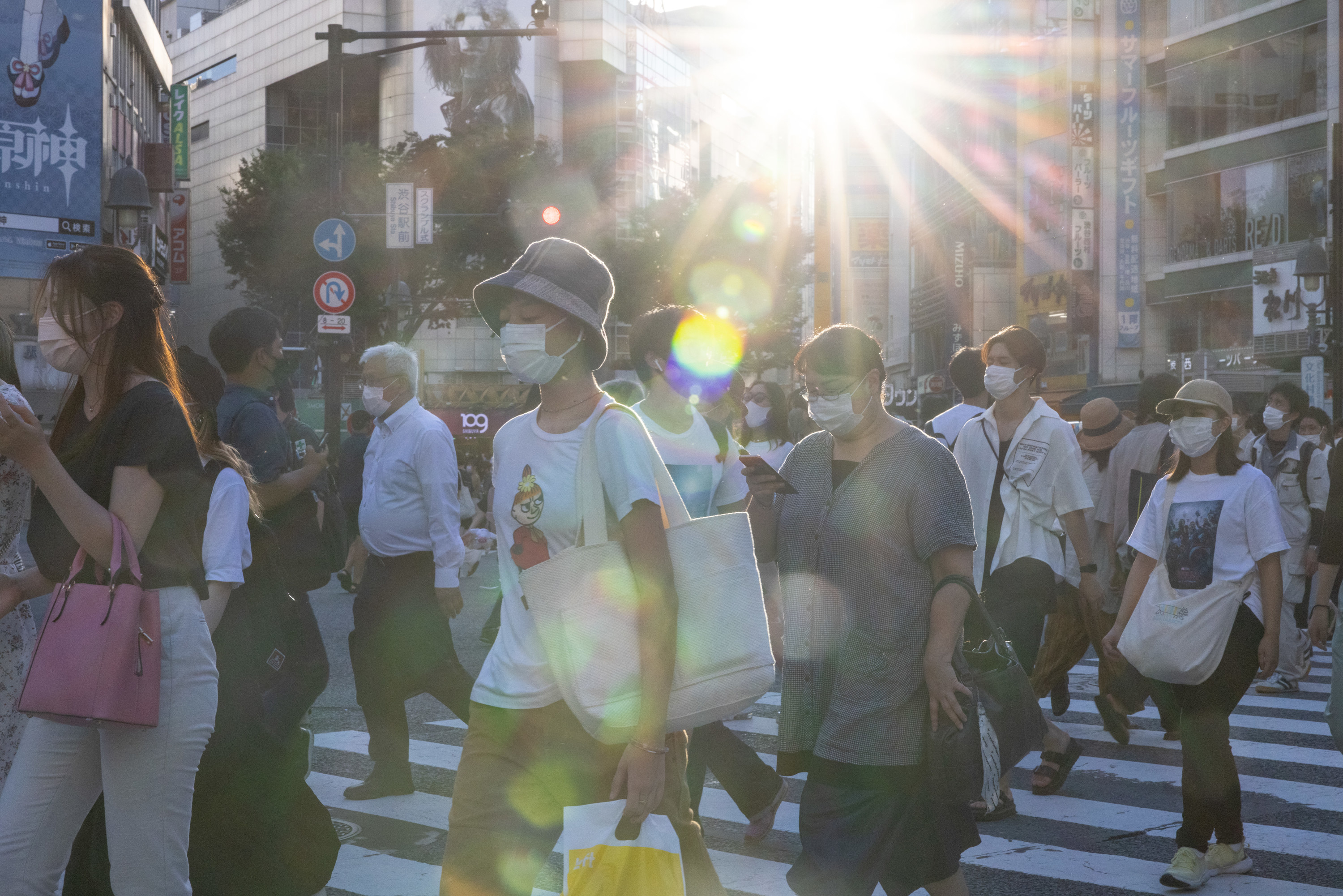 people wearing masks in Tokyo while walking